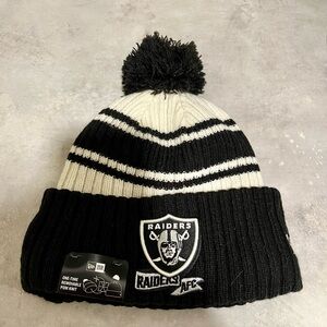 New Era Las Vegas Raiders winter hat BNWT